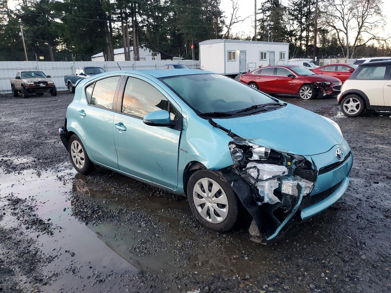2014 TOYOTA PRIUS C photo 4