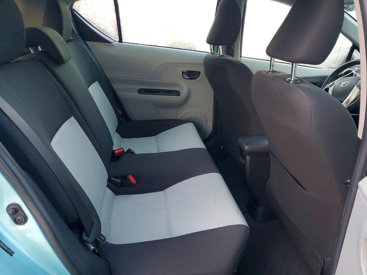 2014 TOYOTA PRIUS C photo 10