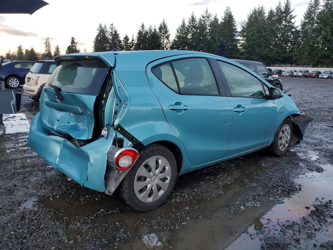 2014 TOYOTA PRIUS C photo 3