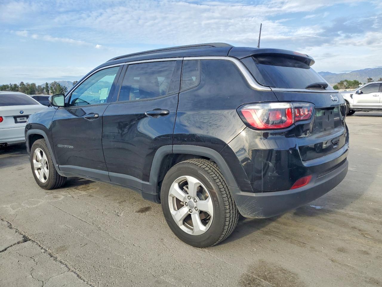 2019 JEEP COMPASS LATITUDE photo 2