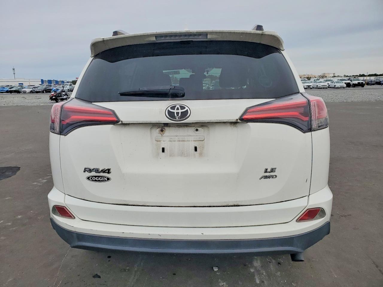 2018 TOYOTA RAV4 LE photo 6