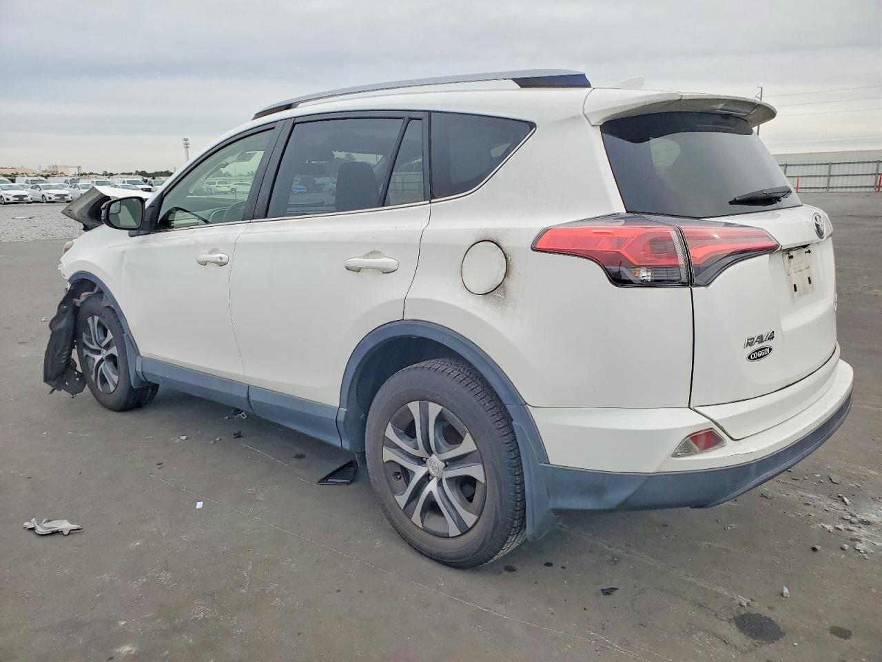 2018 TOYOTA RAV4 LE photo 2