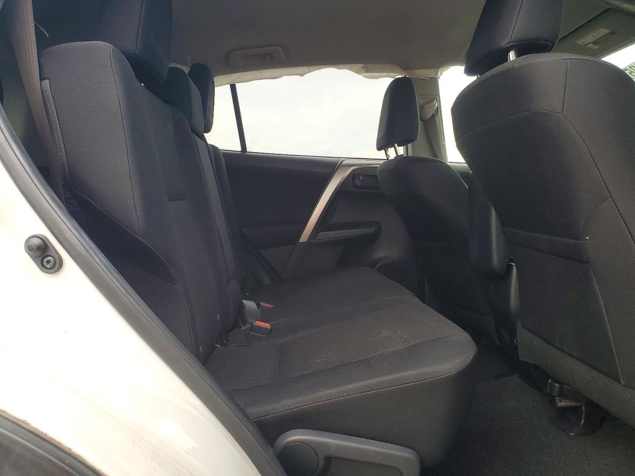2018 TOYOTA RAV4 LE photo 11