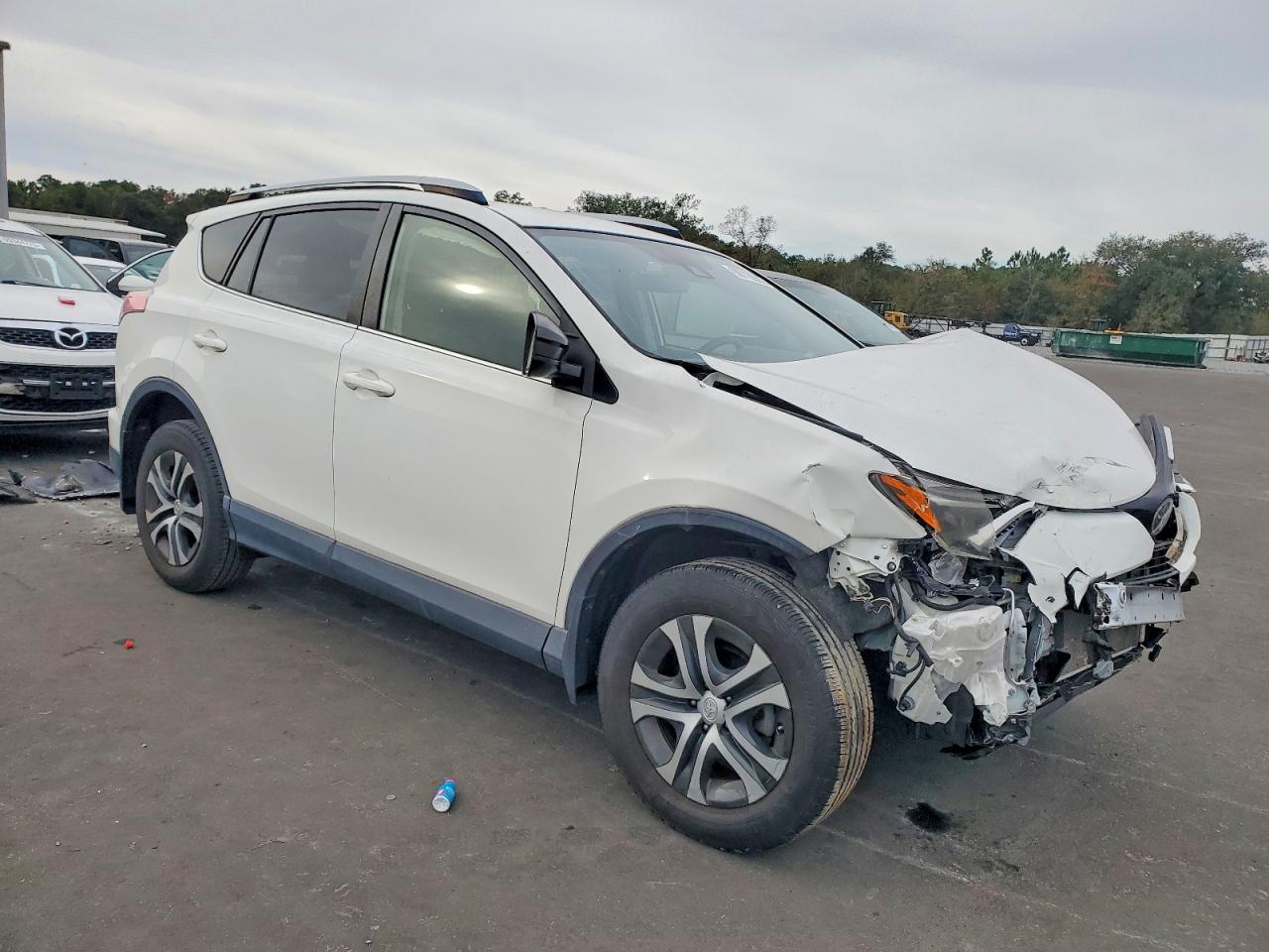2018 TOYOTA RAV4 LE photo 4