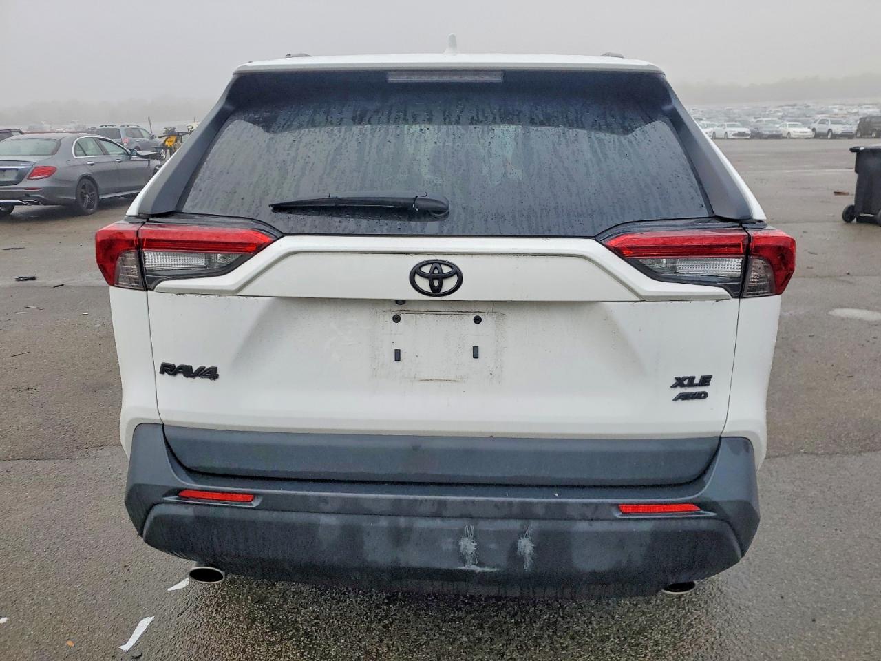 2024 TOYOTA RAV4 XLE photo 6
