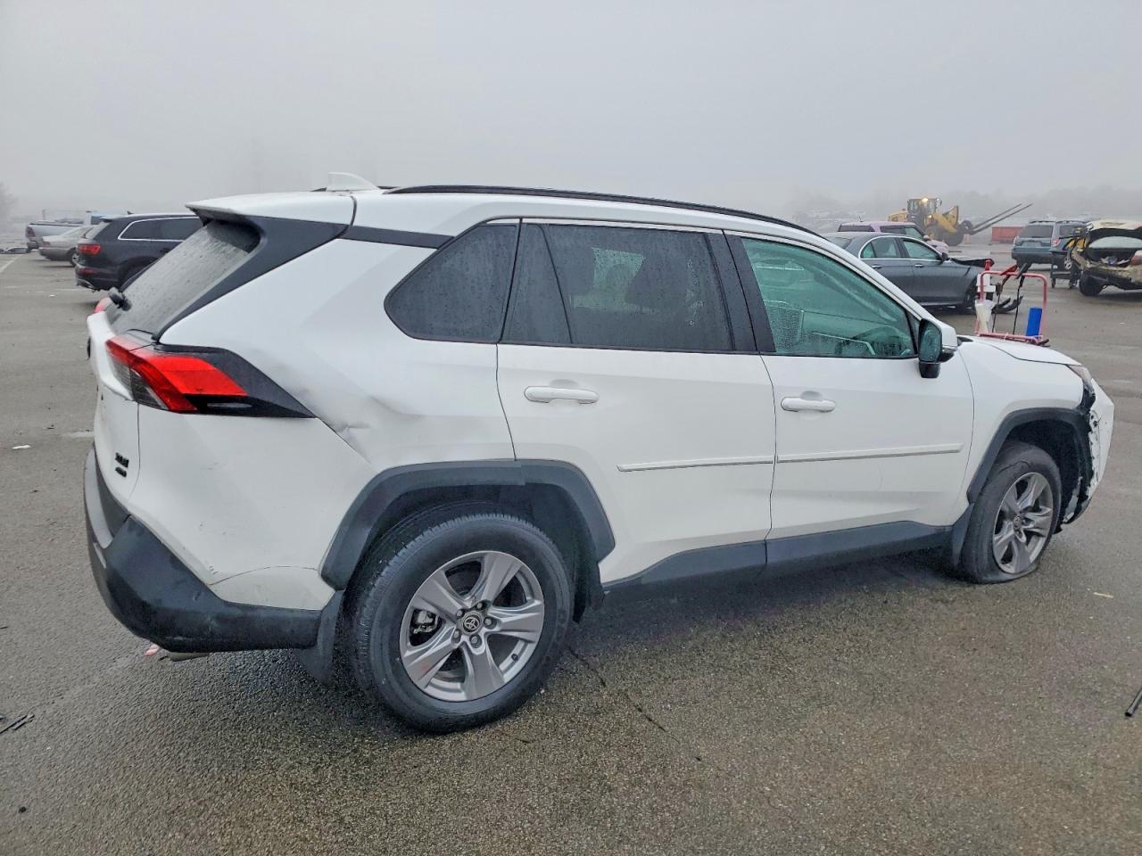 2024 TOYOTA RAV4 XLE photo 3