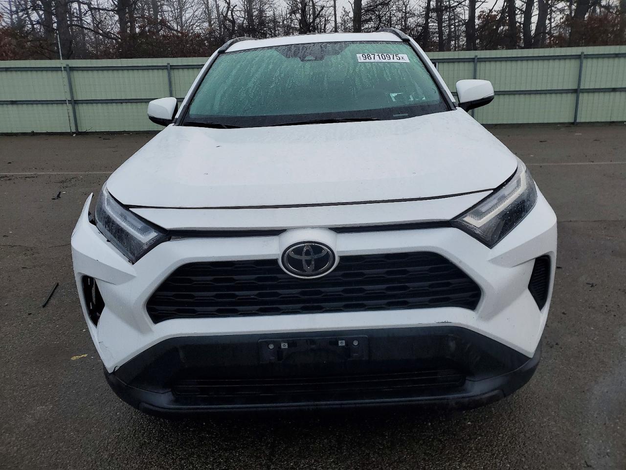 2024 TOYOTA RAV4 XLE photo 5