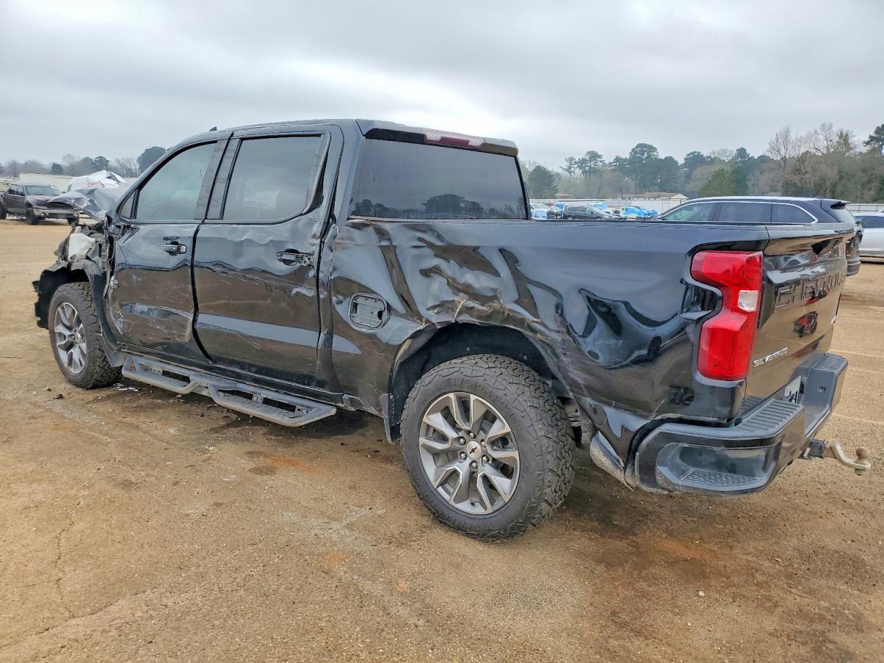 2021 CHEVROLET SILVERADO K1500 RST photo 2