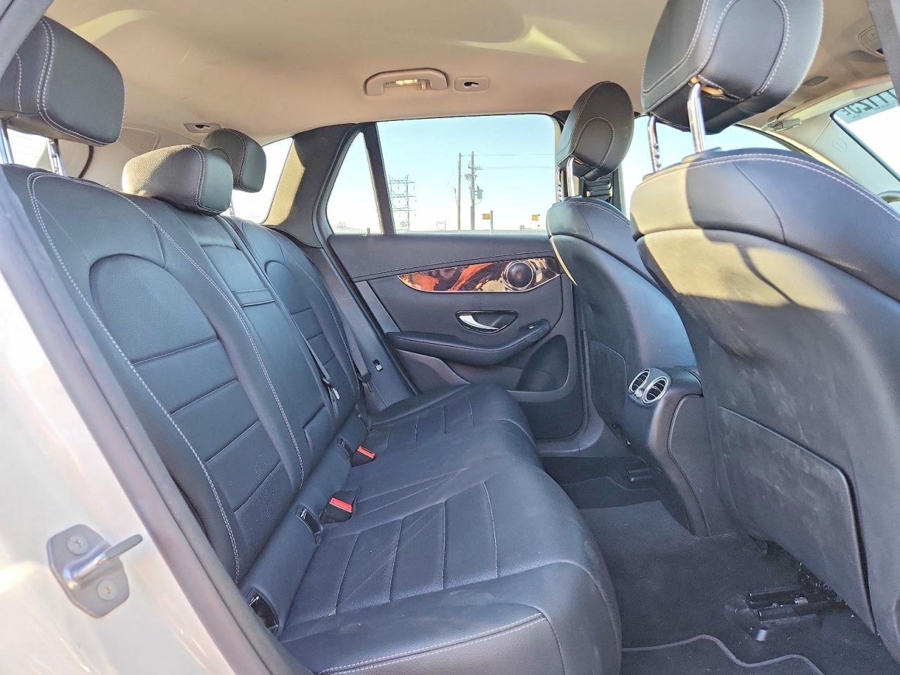 2016 MERCEDES-BENZ GLC 300 photo 11