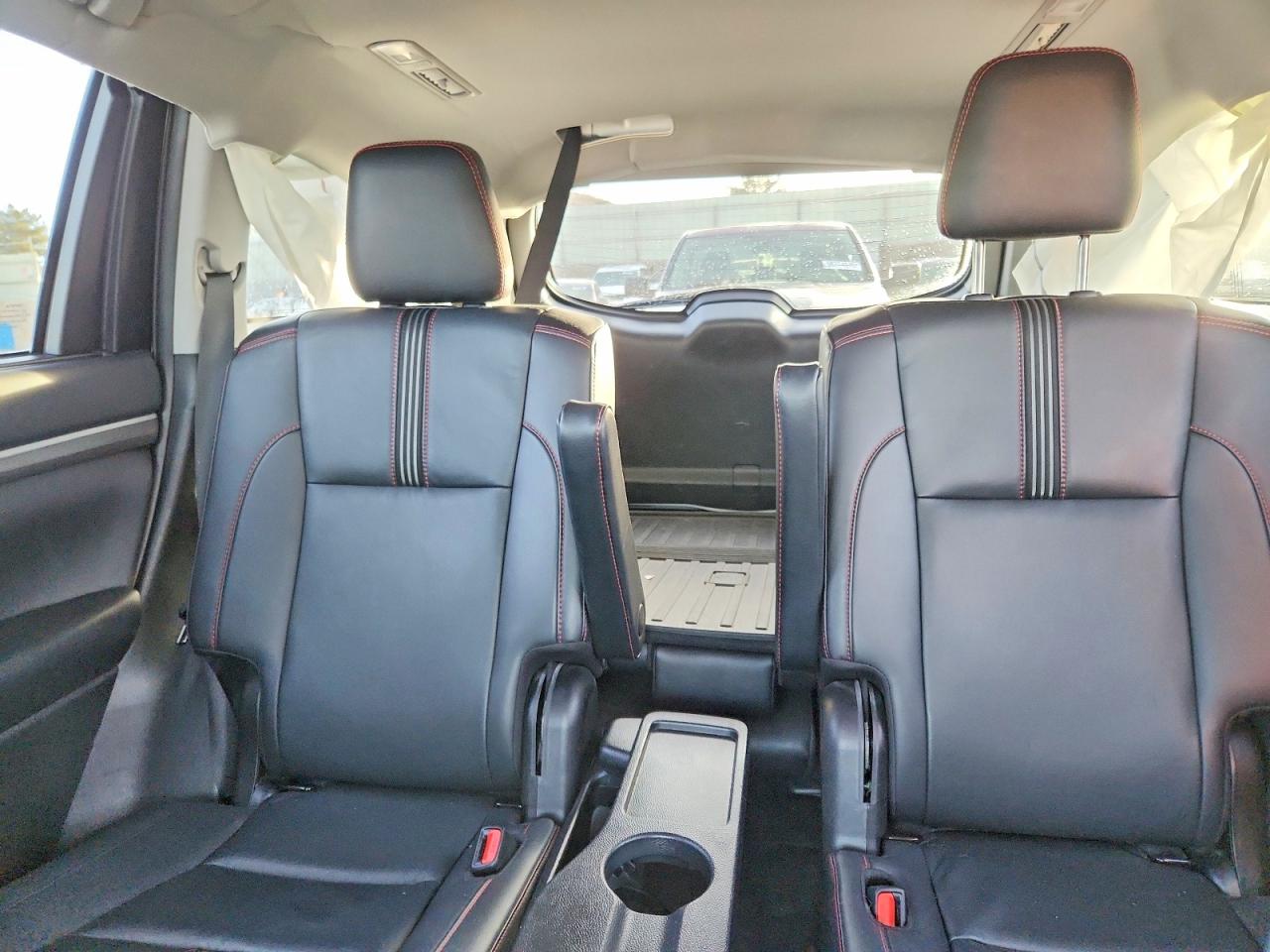 2019 TOYOTA HIGHLANDER SE photo 10