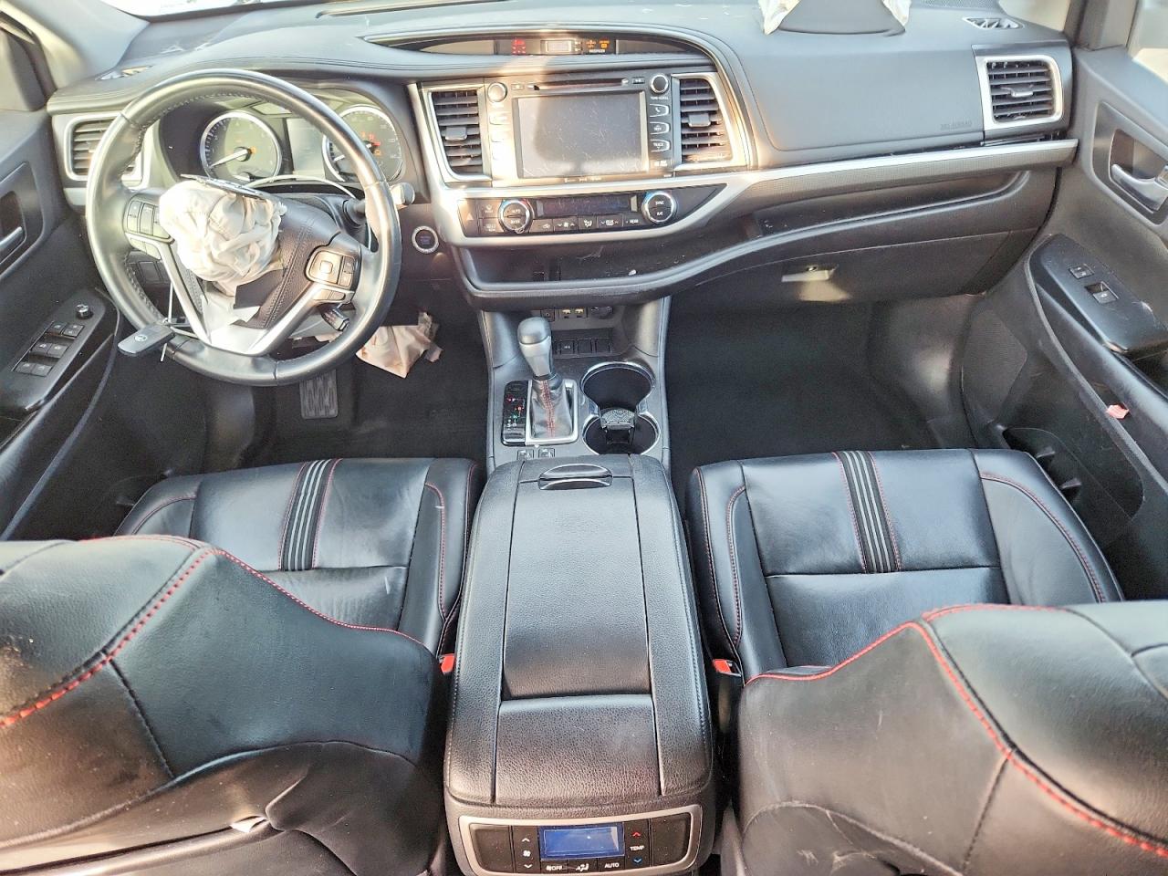 2019 TOYOTA HIGHLANDER SE photo 8