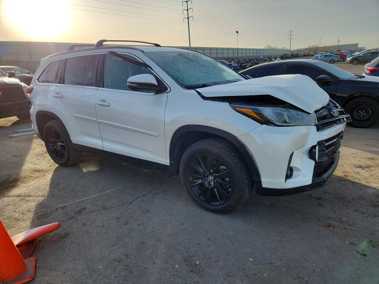 2019 TOYOTA HIGHLANDER SE photo 4