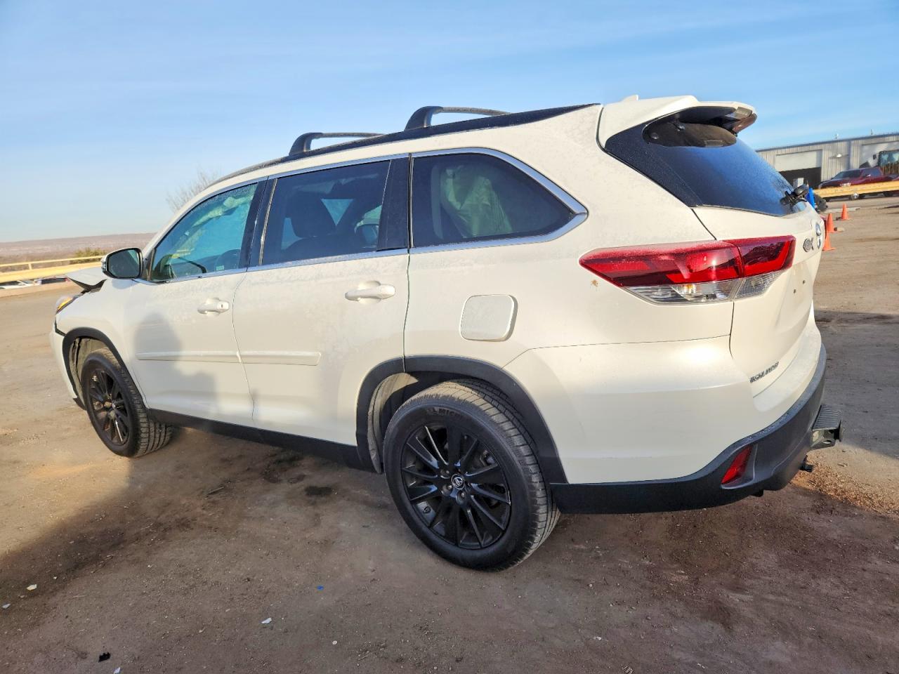 2019 TOYOTA HIGHLANDER SE photo 2
