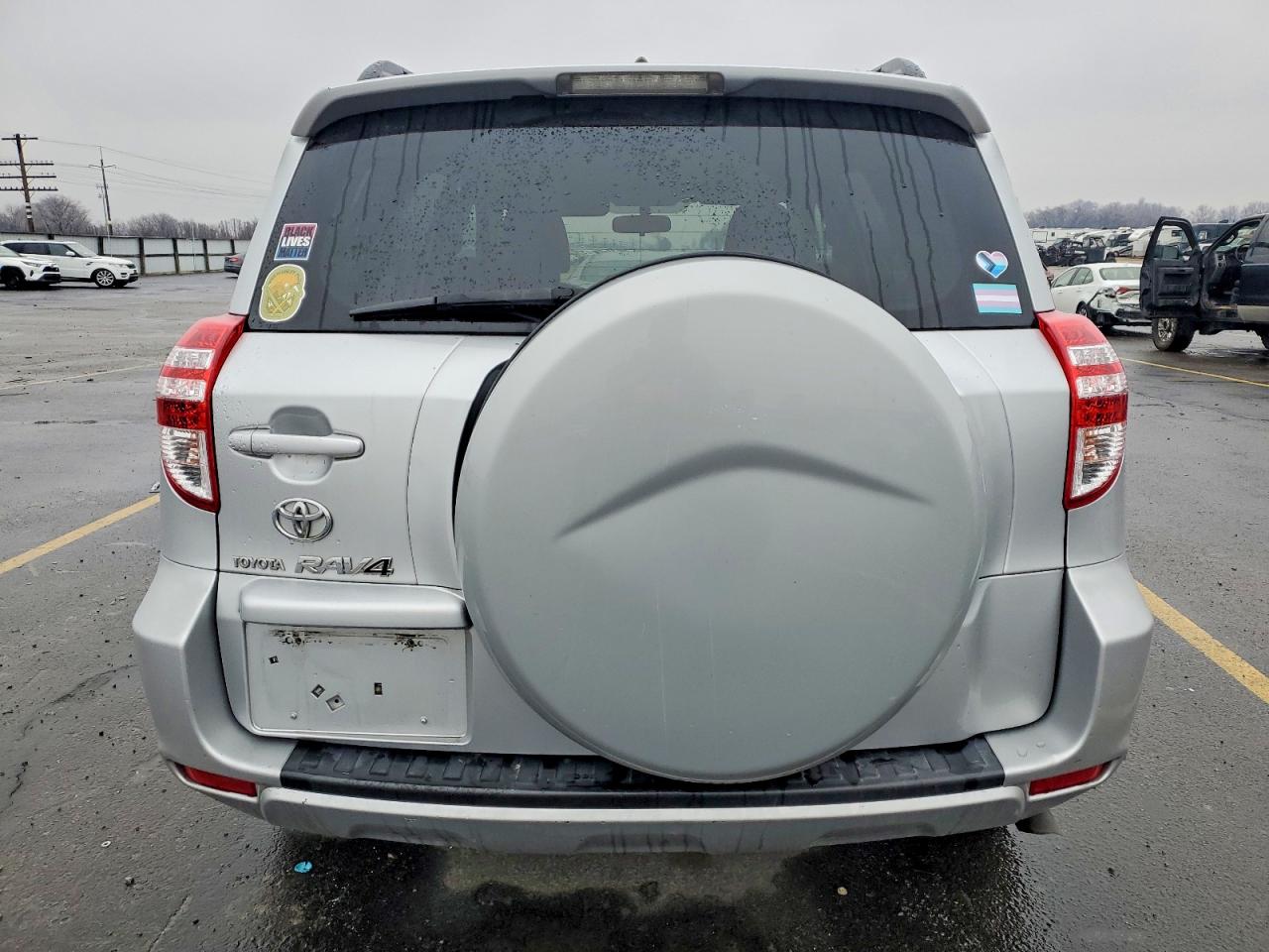 2010 TOYOTA RAV4 photo 11
