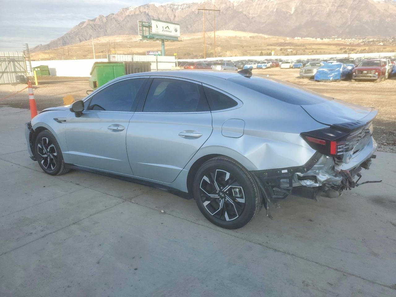 2024 HYUNDAI SONATA SEL photo 2