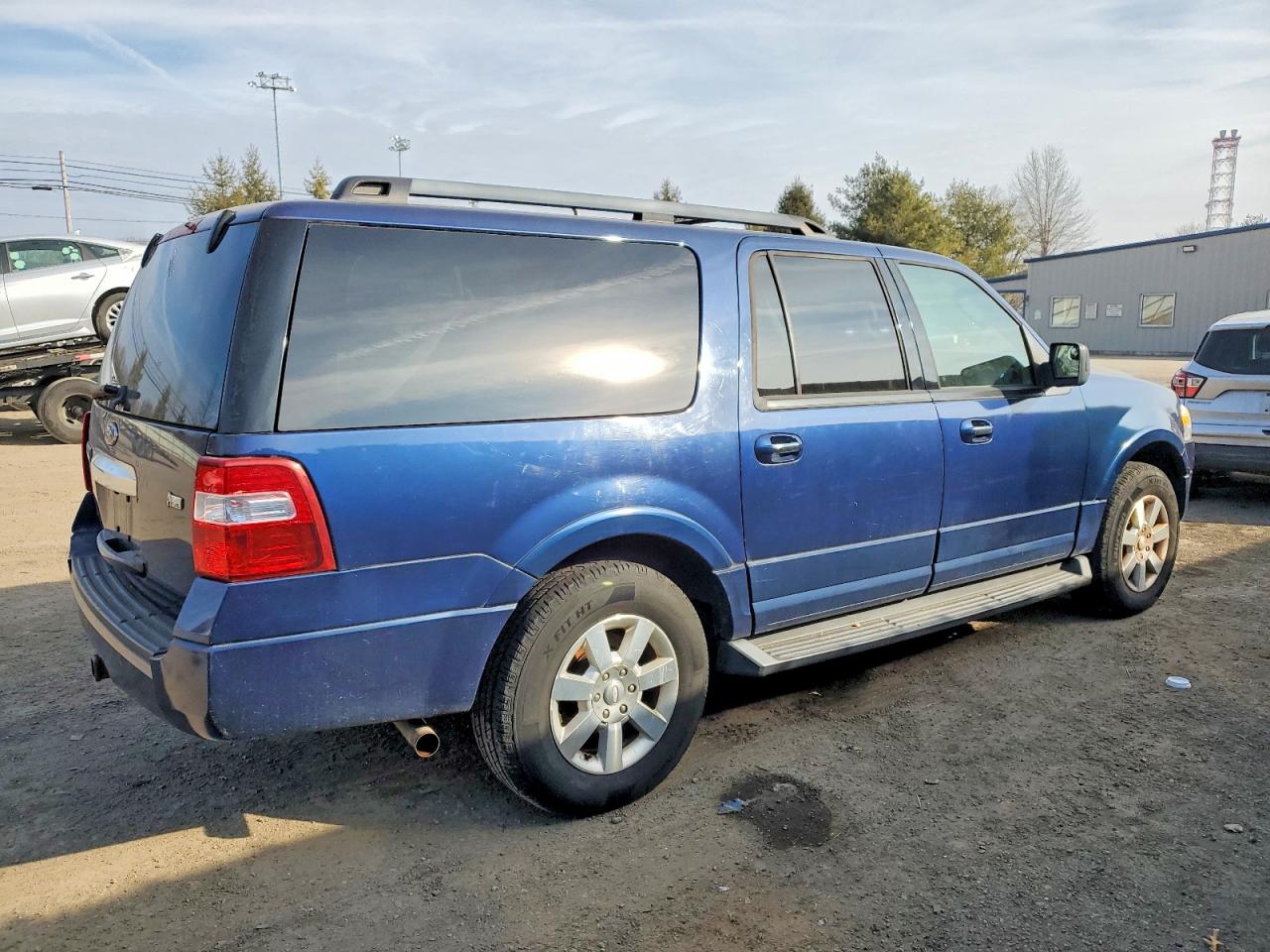 2010 FORD EXPEDITION EL XLT photo 3