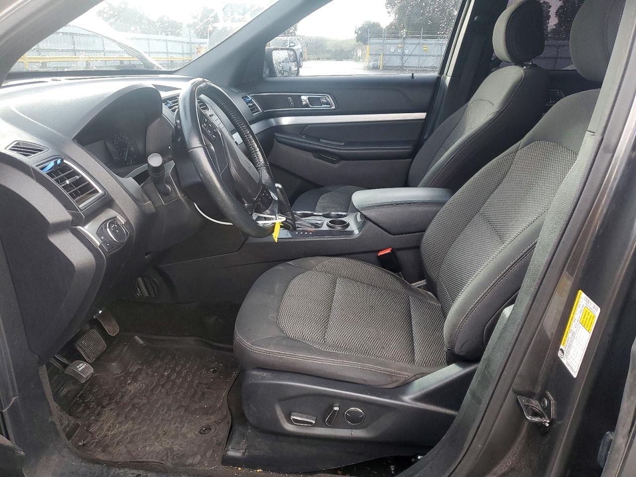 2017 FORD EXPLORER XLT photo 7