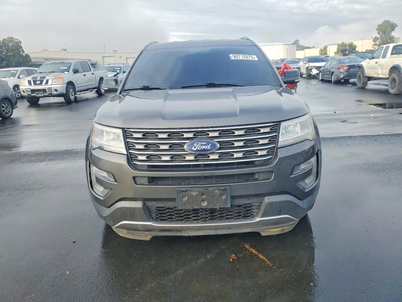 2017 FORD EXPLORER XLT photo 5