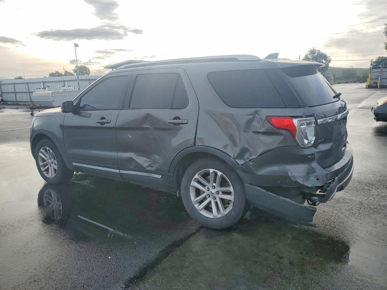 2017 FORD EXPLORER XLT photo 2