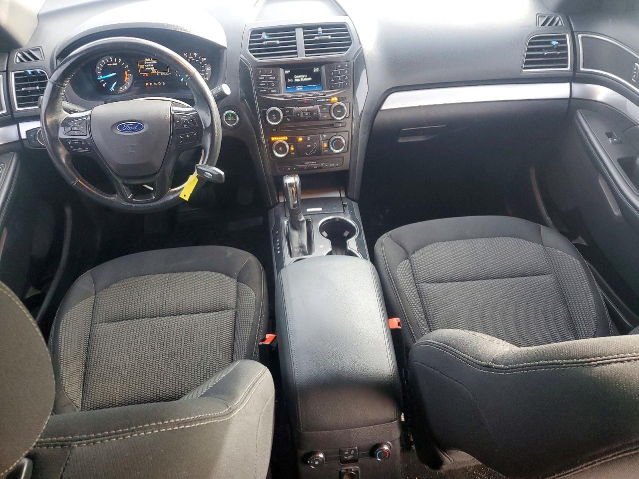 2017 FORD EXPLORER XLT photo 8