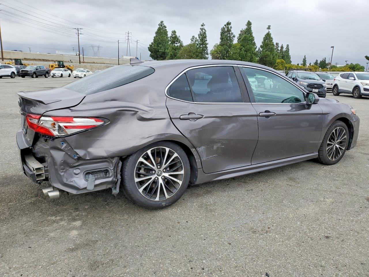 2019 TOYOTA CAMRY L photo 3