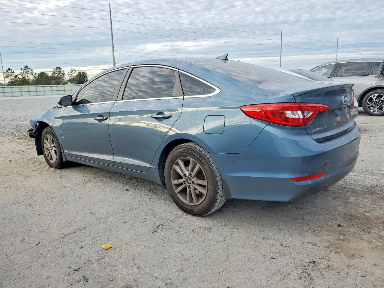 2015 HYUNDAI SONATA SE photo 2