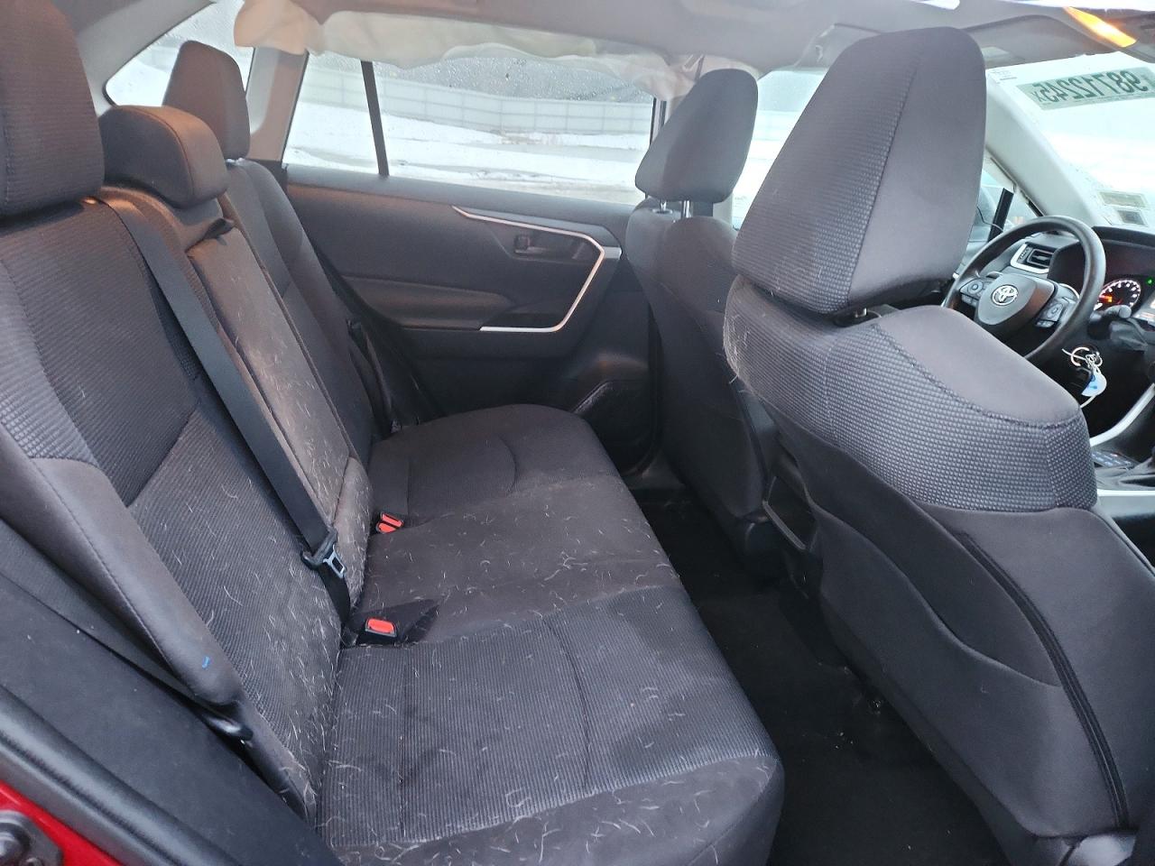2021 TOYOTA RAV4 LE photo 11