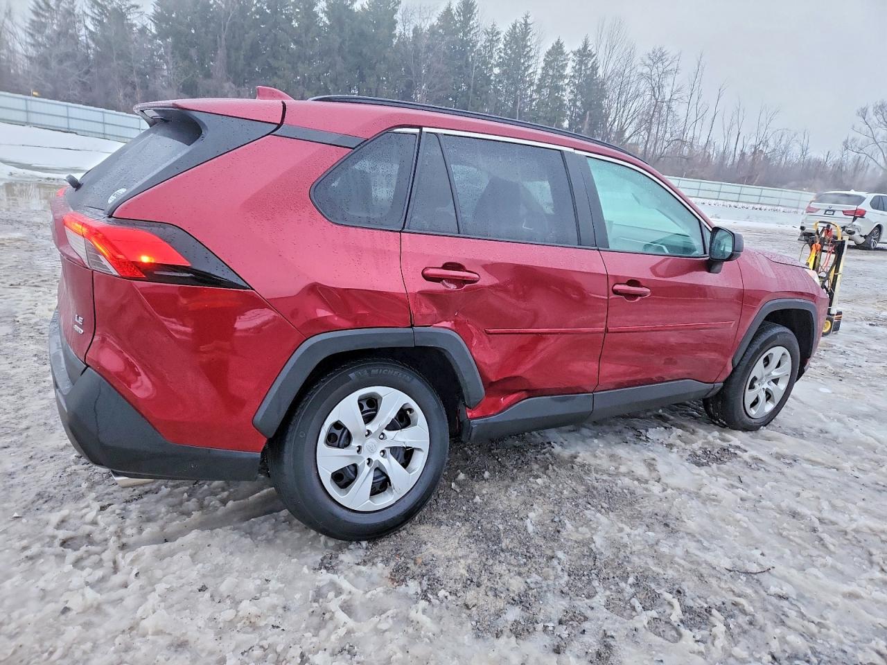 2021 TOYOTA RAV4 LE photo 3