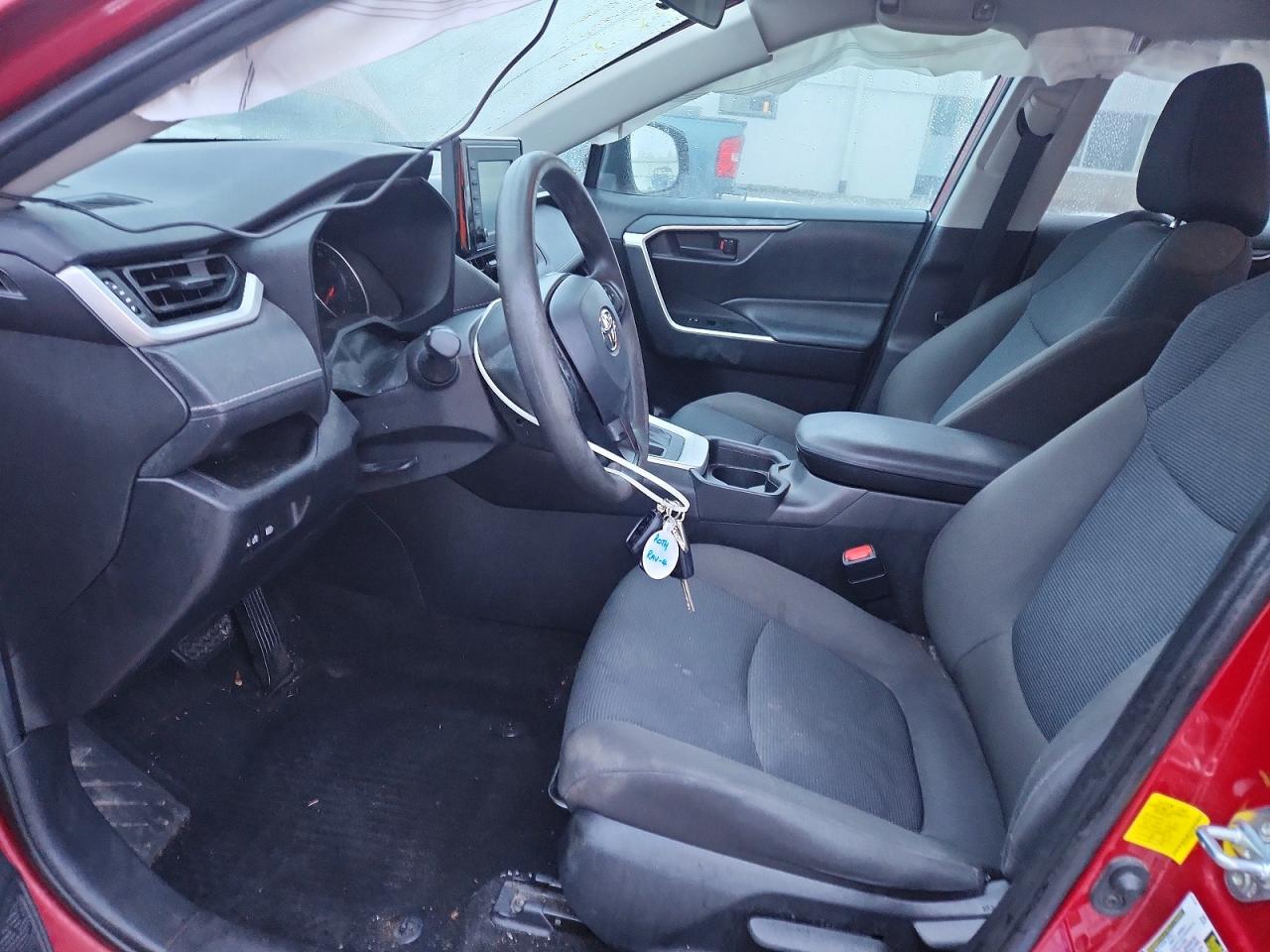 2021 TOYOTA RAV4 LE photo 7