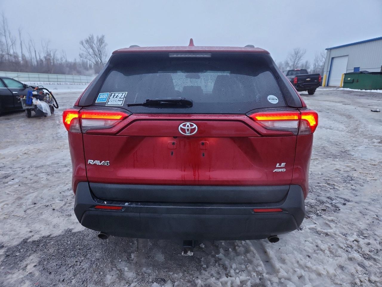 2021 TOYOTA RAV4 LE photo 6
