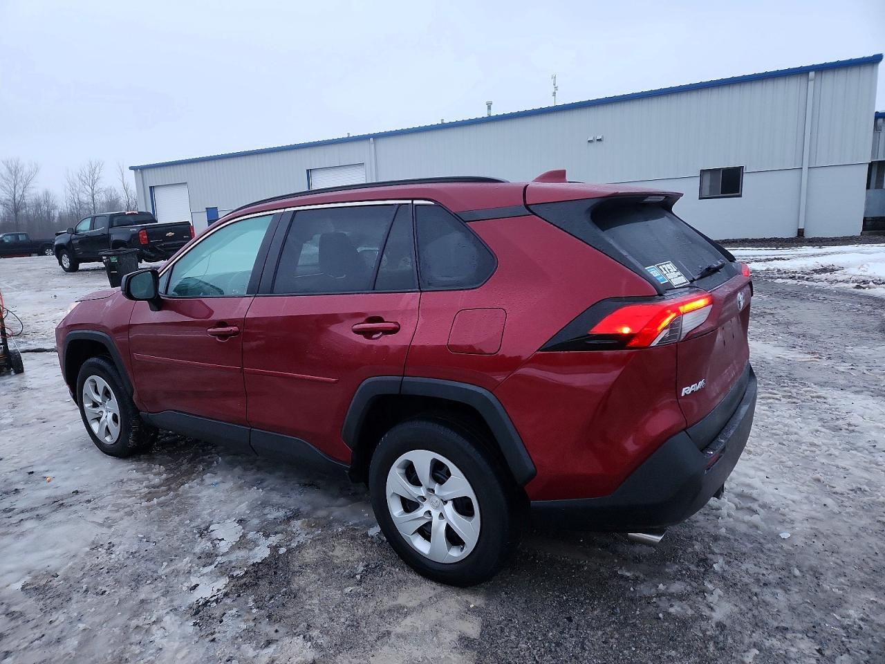 2021 TOYOTA RAV4 LE photo 2