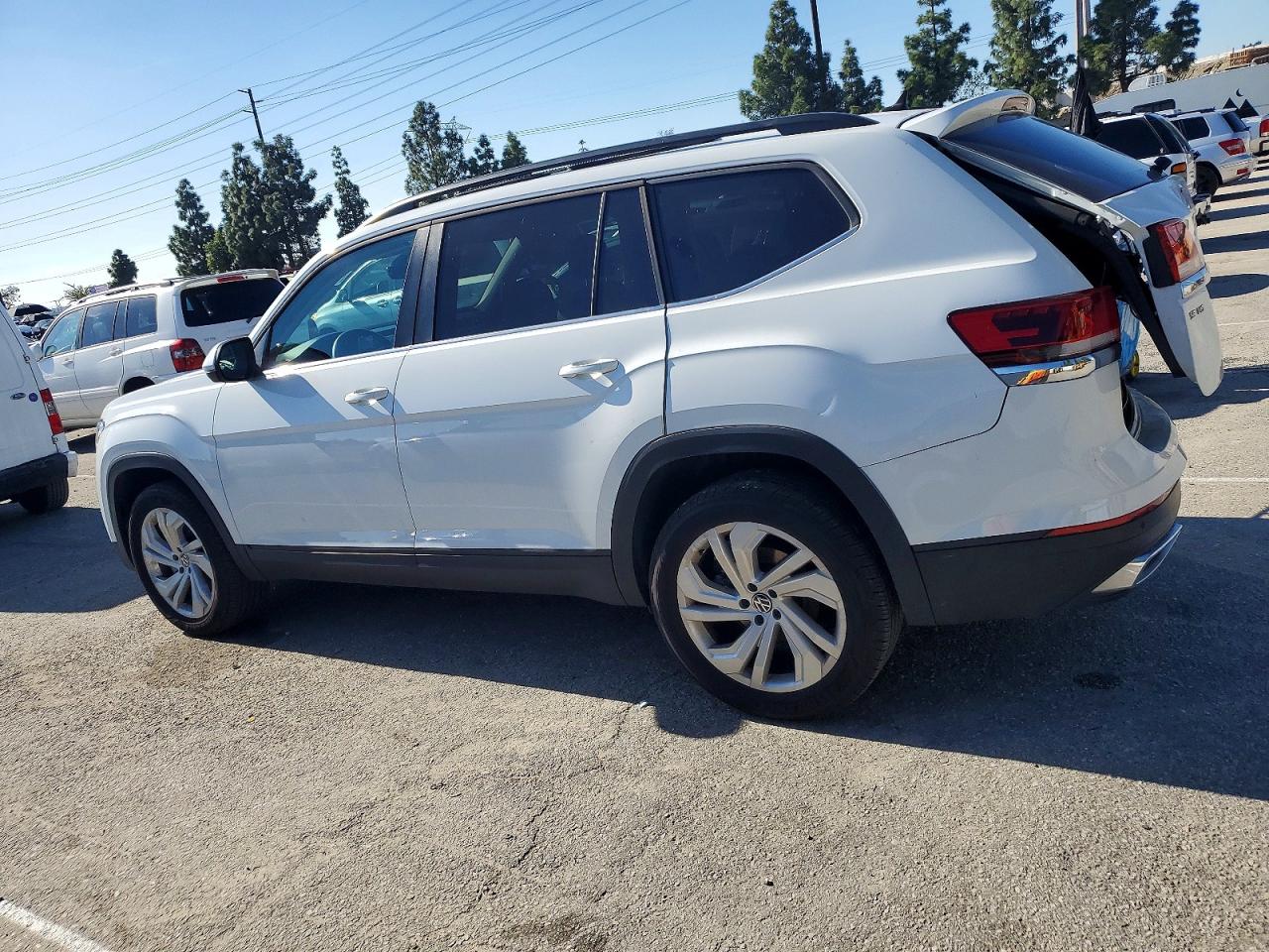 2023 VOLKSWAGEN ATLAS SE photo 3