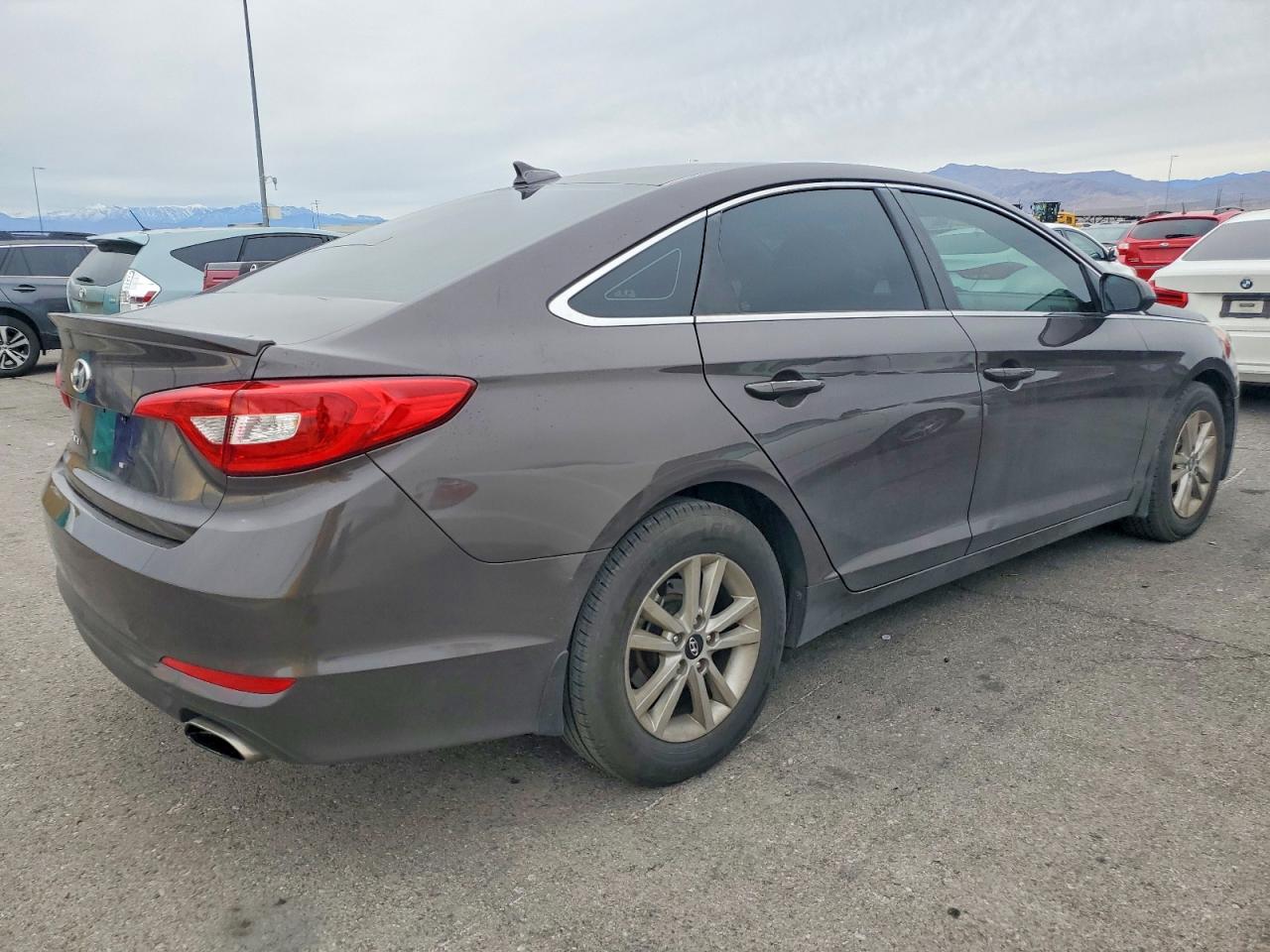 2015 HYUNDAI SONATA SE photo 3