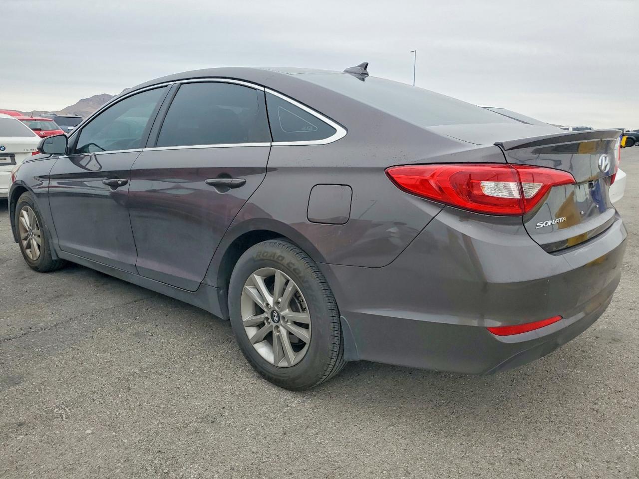 2015 HYUNDAI SONATA SE photo 2