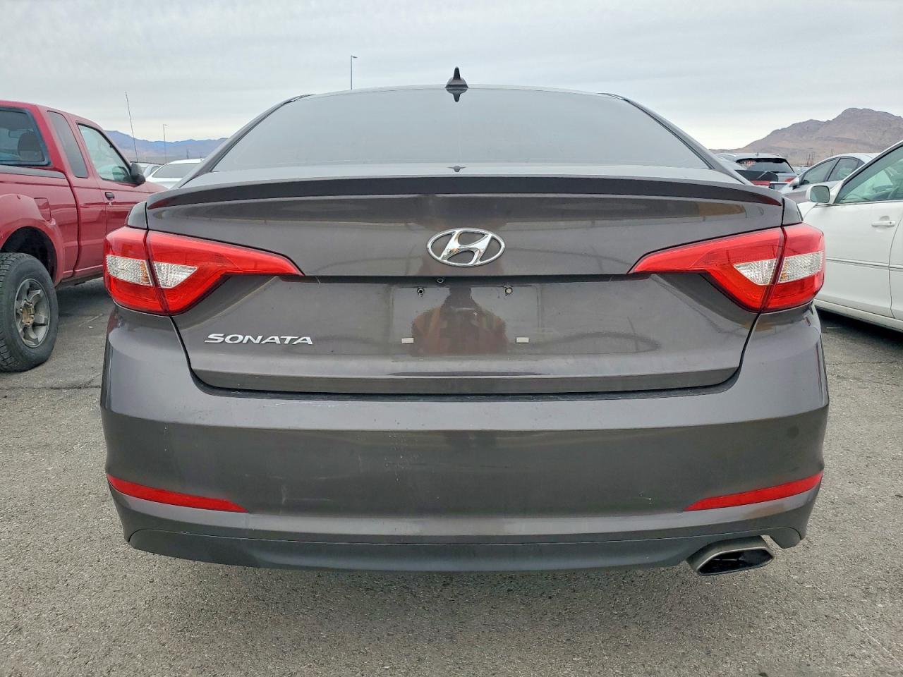 2015 HYUNDAI SONATA SE photo 6