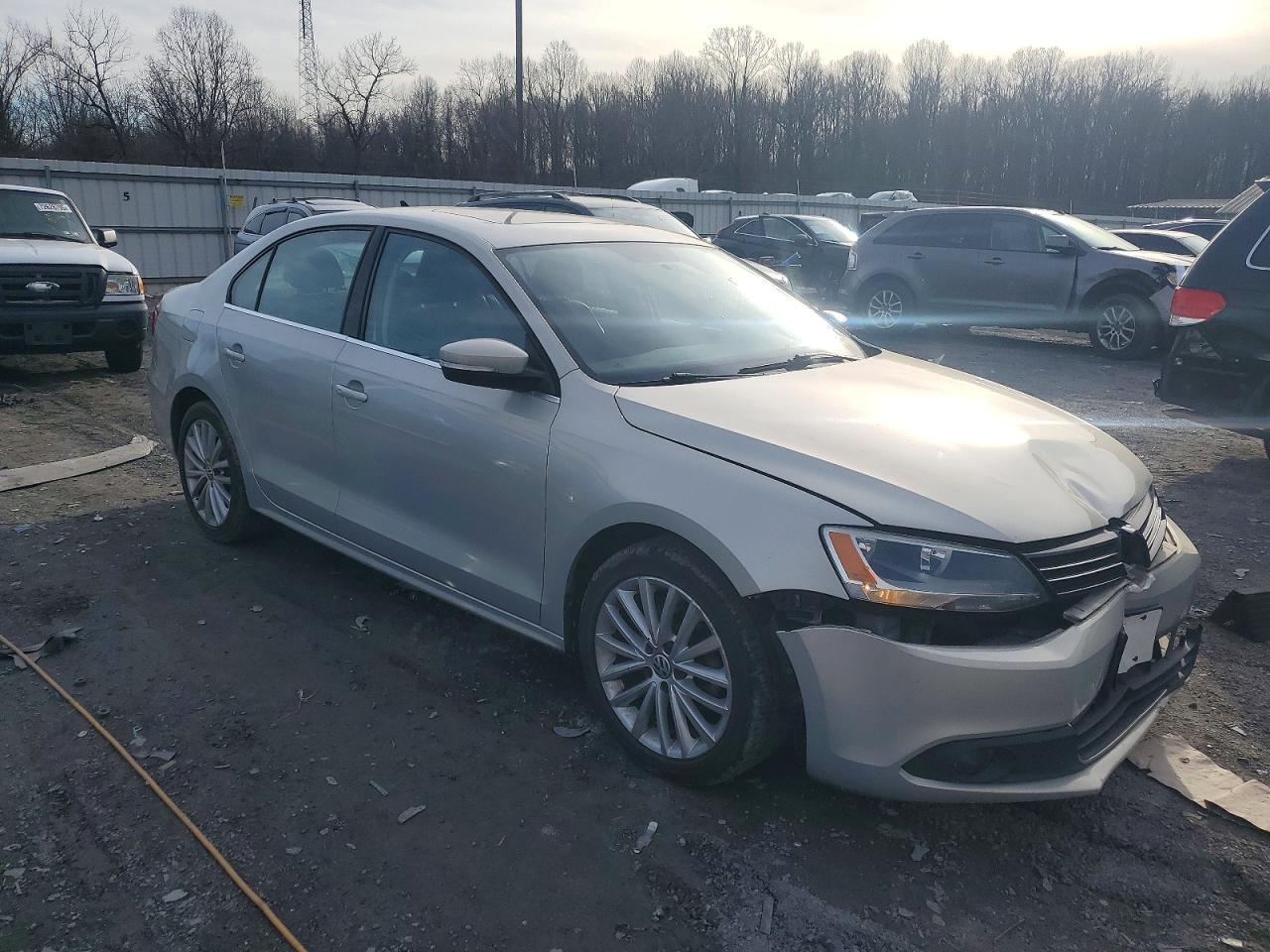 2011 VOLKSWAGEN JETTA SEL photo 4