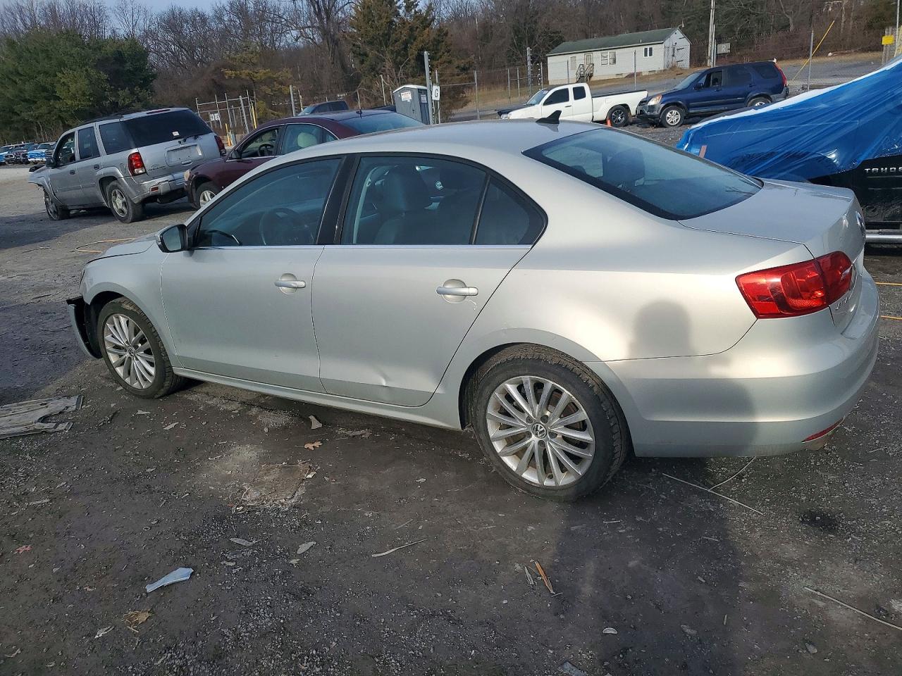 2011 VOLKSWAGEN JETTA SEL photo 2