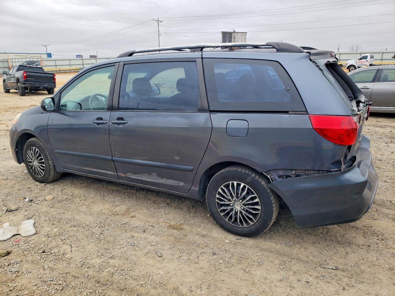2006 TOYOTA SIENNA CE photo 2