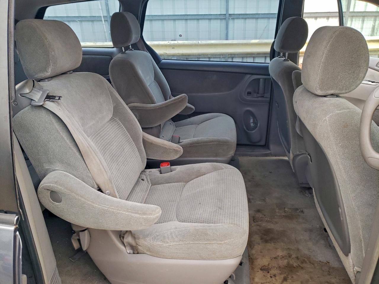 2006 TOYOTA SIENNA CE photo 11