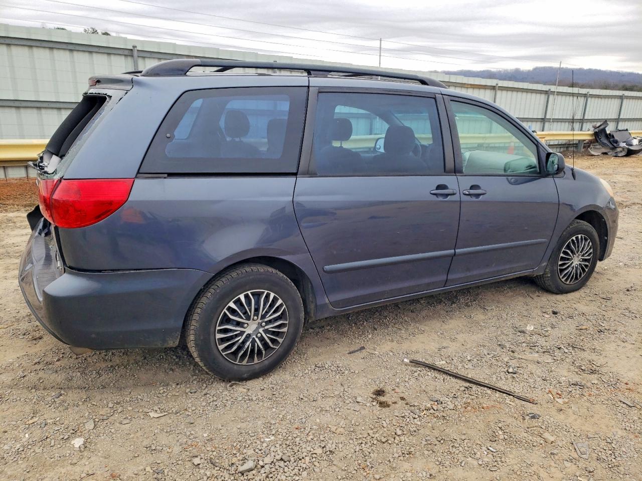 2006 TOYOTA SIENNA CE photo 3