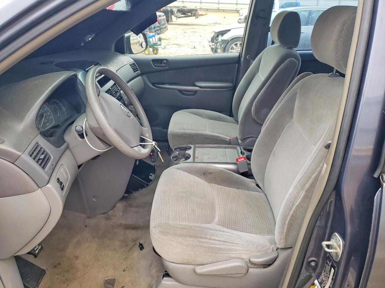 2006 TOYOTA SIENNA CE photo 7