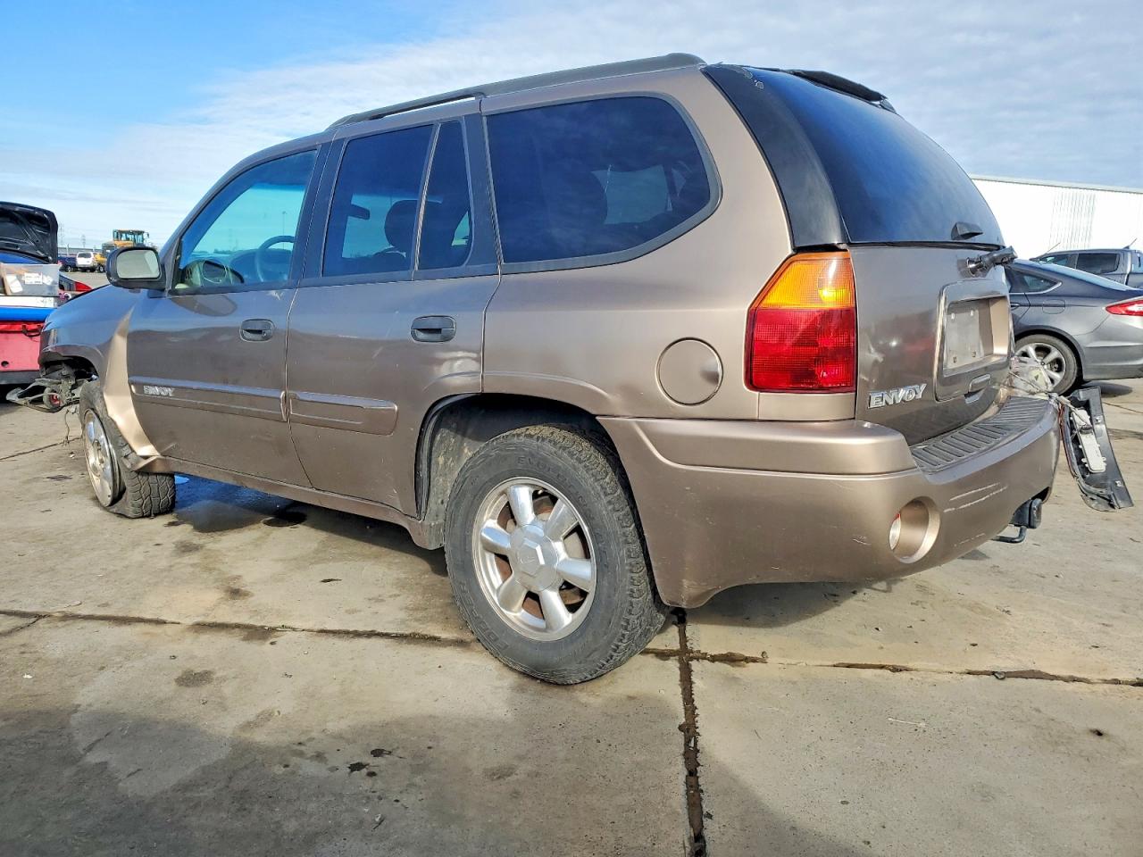 2003 GMC ENVOY photo 2