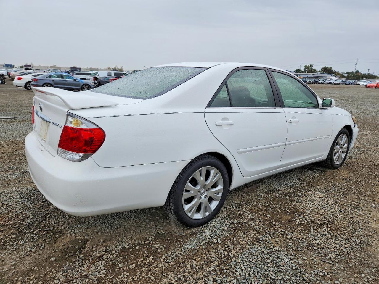 2003 TOYOTA CAMRY LE photo 3