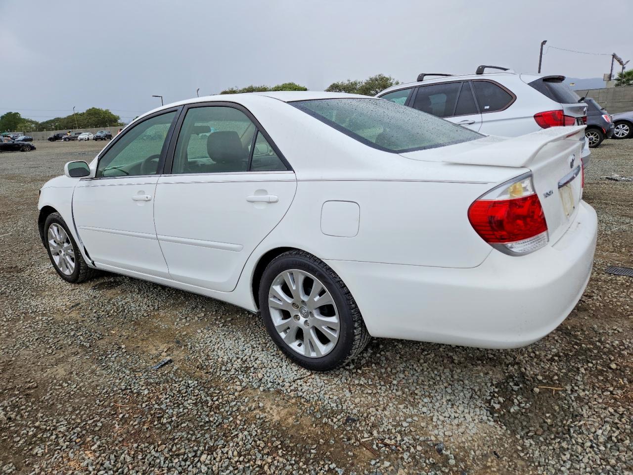 2003 TOYOTA CAMRY LE photo 2