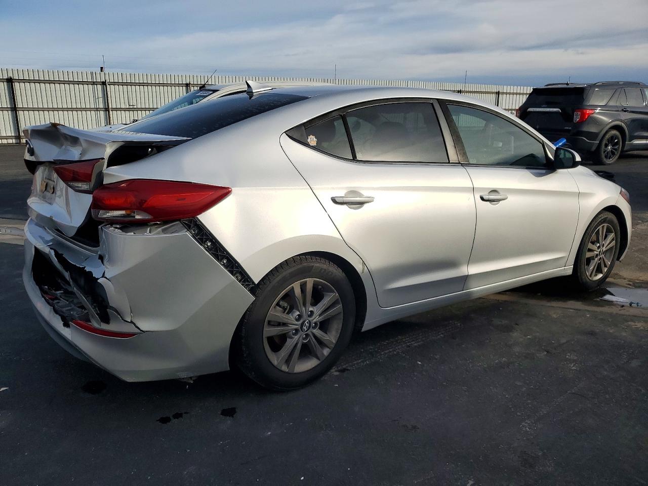 2018 HYUNDAI ELANTRA SEL photo 3