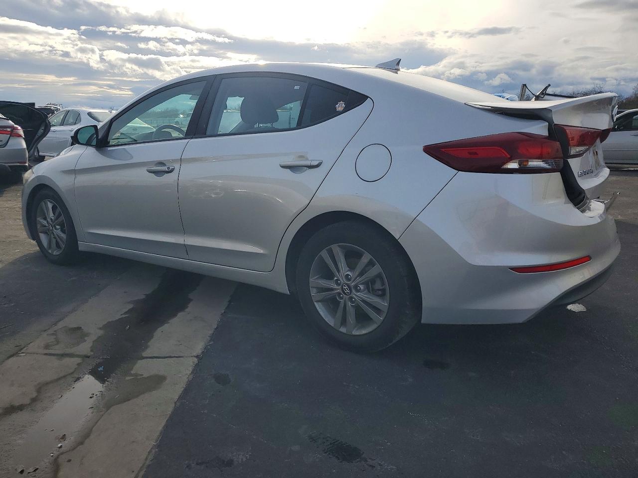 2018 HYUNDAI ELANTRA SEL photo 2