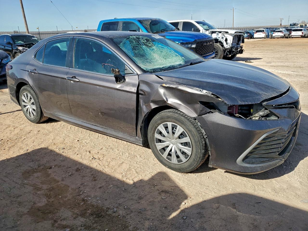 2022 TOYOTA CAMRY LE photo 4