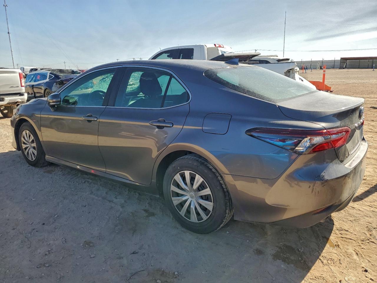 2022 TOYOTA CAMRY LE photo 2