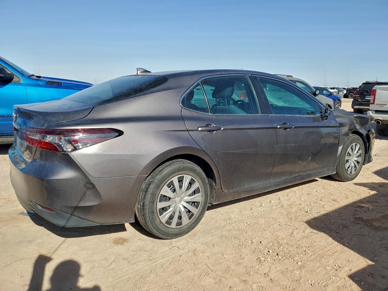 2022 TOYOTA CAMRY LE photo 3