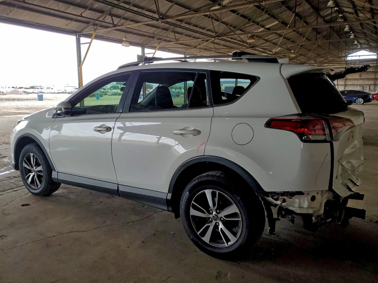 2016 TOYOTA RAV4 XLE photo 2
